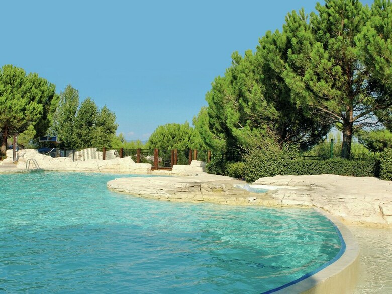 Comfortable Apartment Located In Authentic Provencal Village