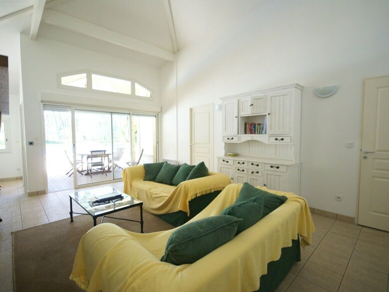 Nice Villa With A Private Swimming Pool, 900m From The Beach