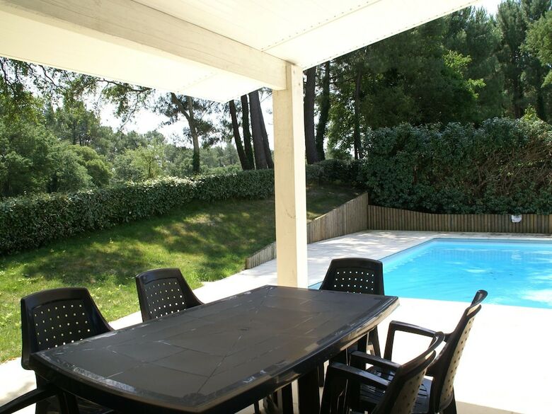 Nice Villa With A Private Swimming Pool, 900m From The Beach