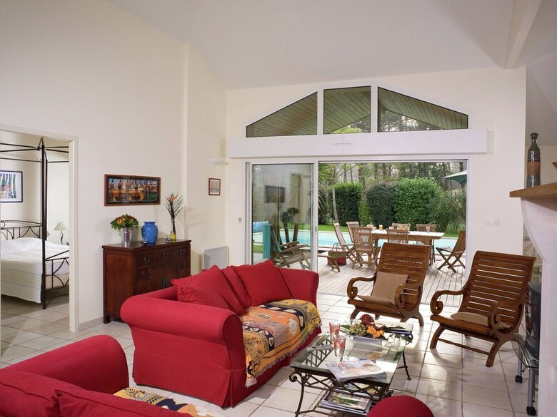 Nice Villa With A Private Swimming Pool, 900m From The Beach