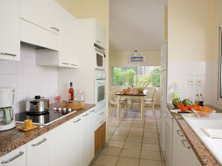 Nice Villa With A Private Swimming Pool, 900m From The Beach