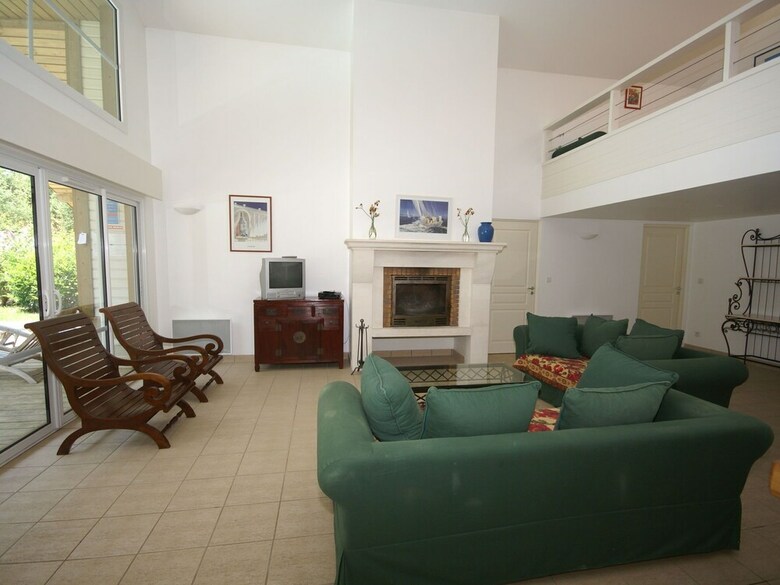 Nice Villa With A Private Swimming Pool, 900m From The Beach