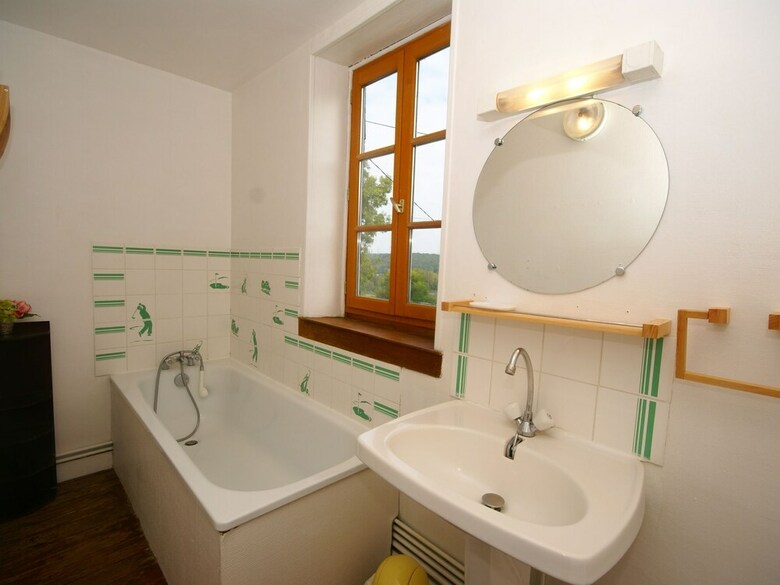 Pleasant Cottage In Asni�res With Terrace