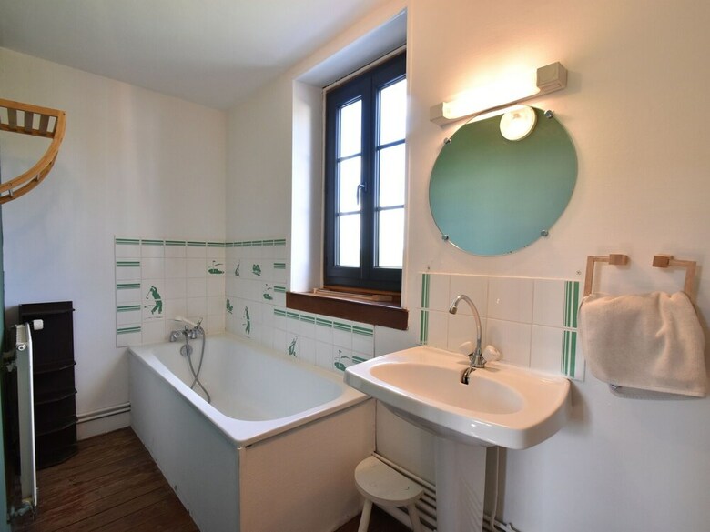 Pleasant Cottage In Asni�res With Terrace