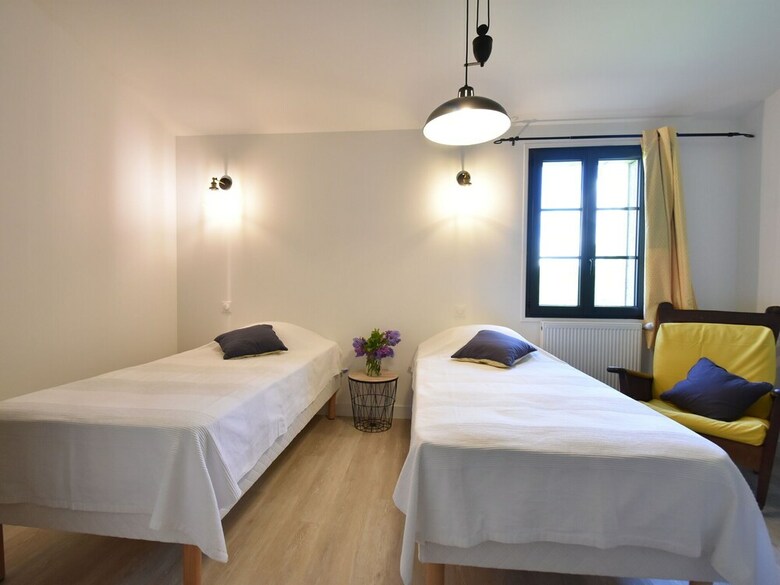 Pleasant Cottage In Asni�res With Terrace