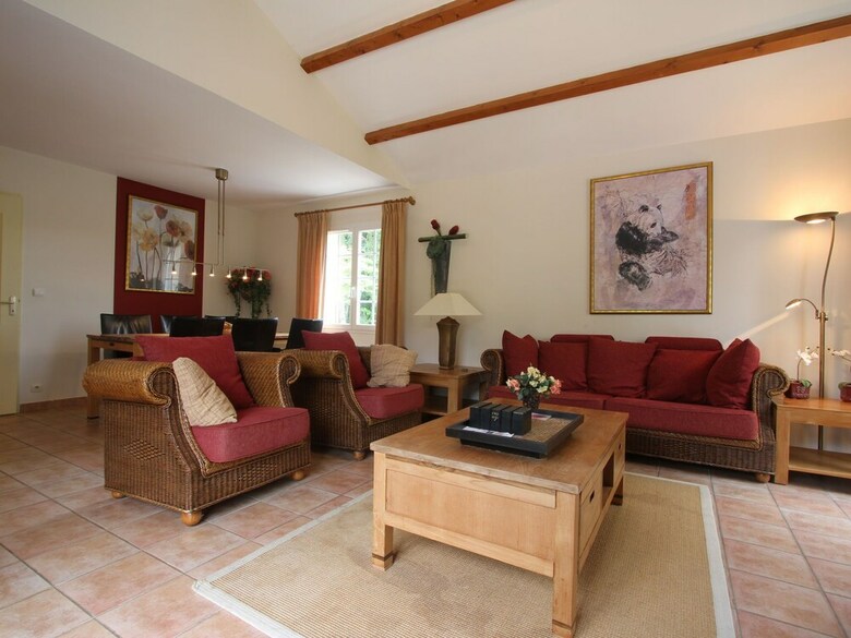 Detached Villa With Large Garden Near Beautiful Golf Course