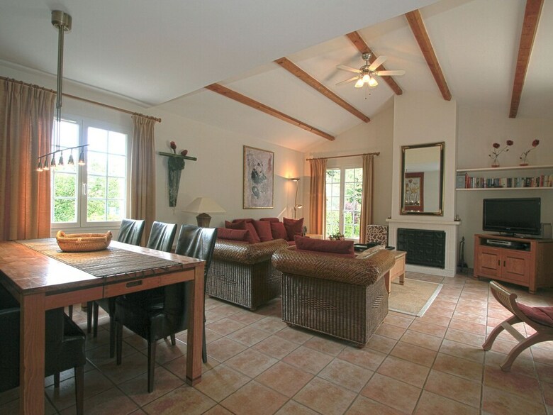 Detached Villa With Large Garden Near Beautiful Golf Course