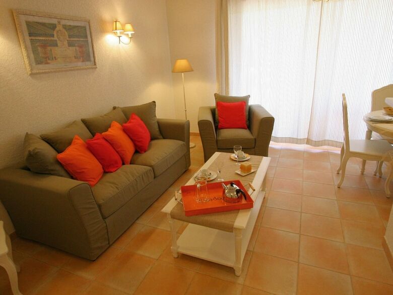 Beautiful House With Ac, Located Between Inland And Sea