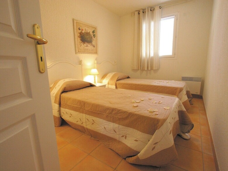 Beautiful House With Ac, Located Between Inland And Sea