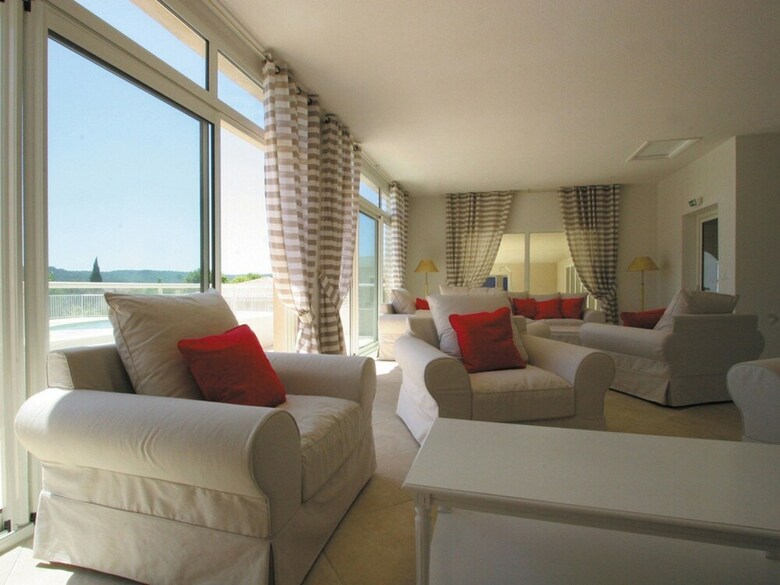 Beautiful House With Ac, Located Between Inland And Sea