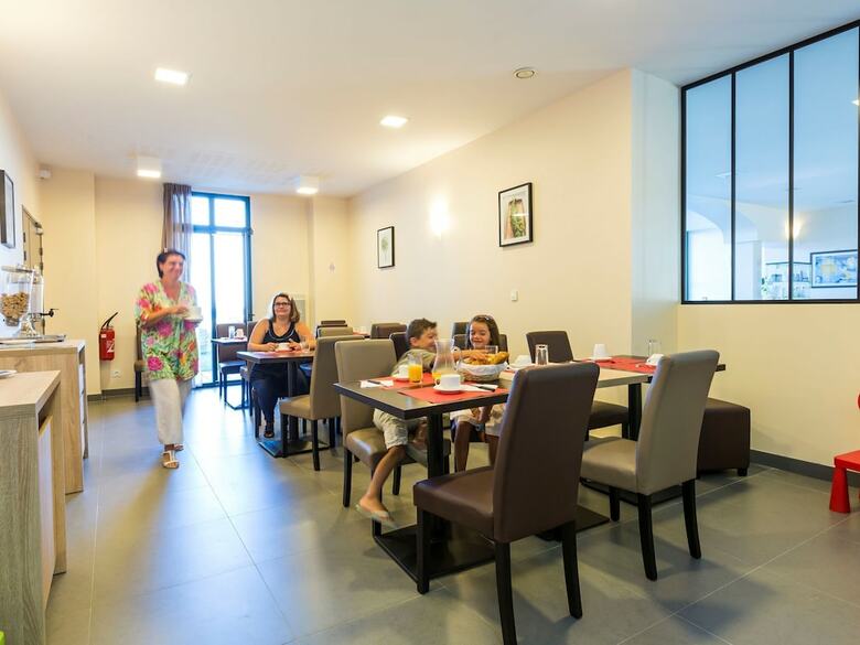 Comfortable Apartment With A Microwave Nearby The Beach