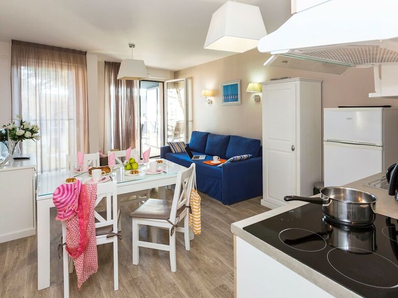 Comfortable Apartment With A Microwave Nearby The Beach