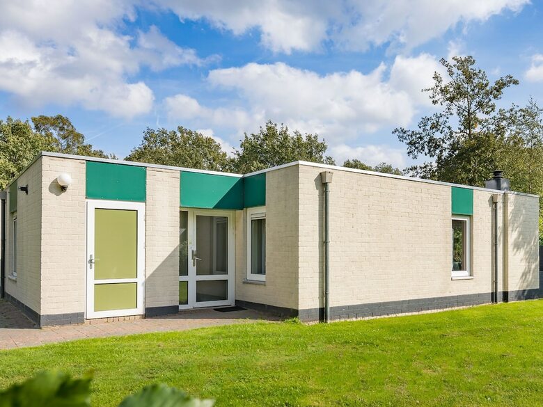 Comfortable Bungalow With Dishwasher, Near Hunebedcentrum