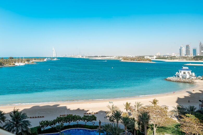Luton Vacation Shoreline Sea View Apart