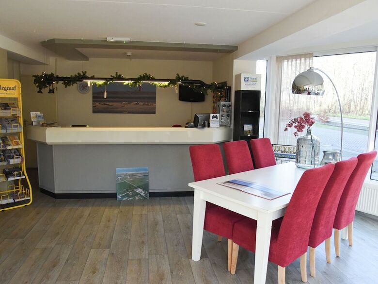 Well-kept Apartment, A Stone's Throw From The Sea, On Texel
