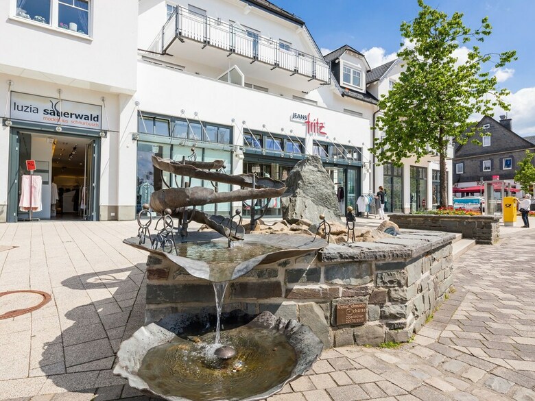 Spacious, Modern Apartment, Ten Minutes Walk From The Centre