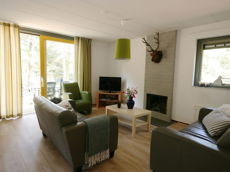 Well-kept Bungalow With A Fireplace In The Veluwe