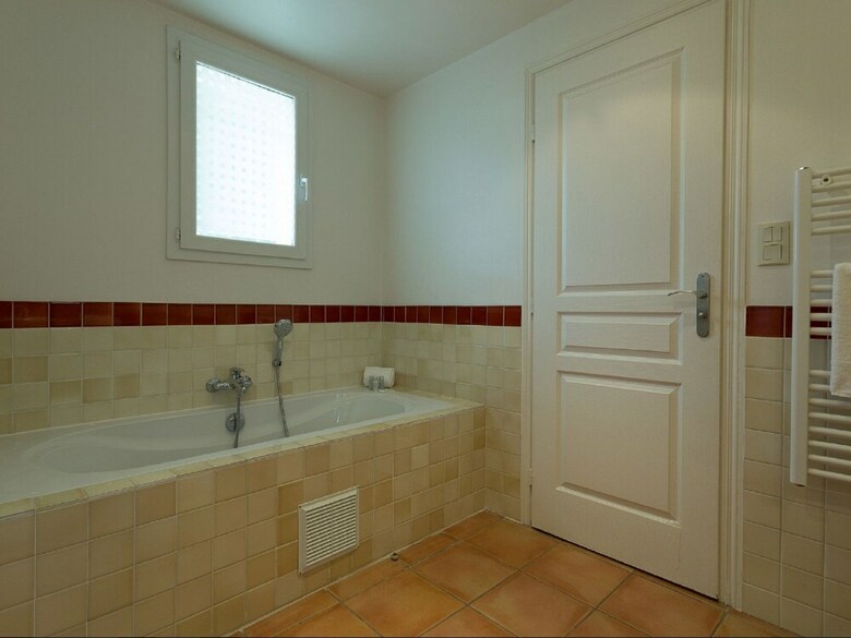 Detached Villa With A Dishwasher And Ac, In A Quiet Area