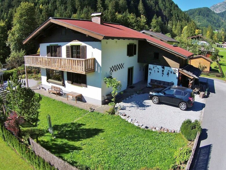 Spacious Chalet In Leogang Near Ski Area