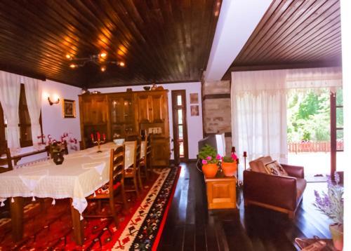 Sharlopova Guest House
