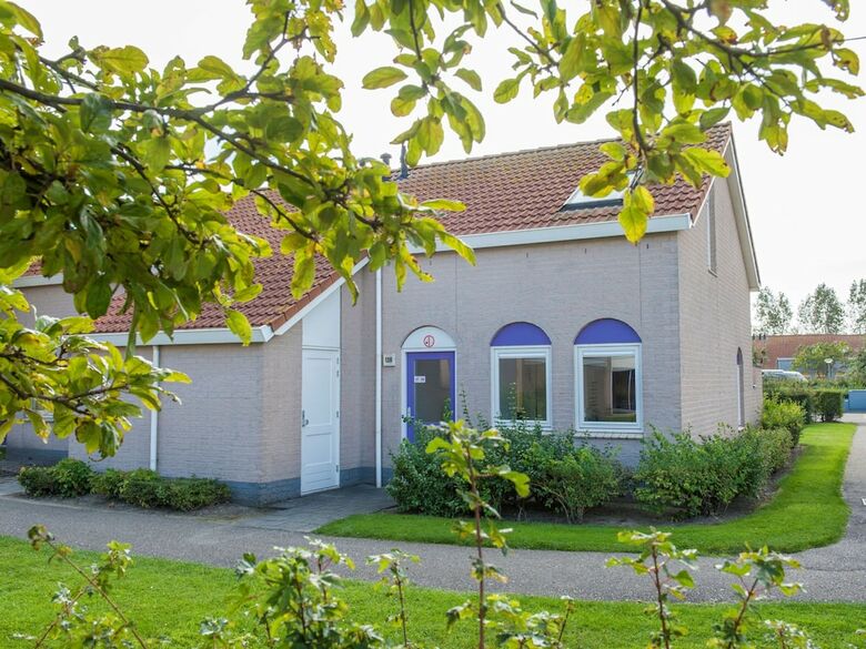 Semi-detached Bungalow With Washing Machine, Beach At 500 M