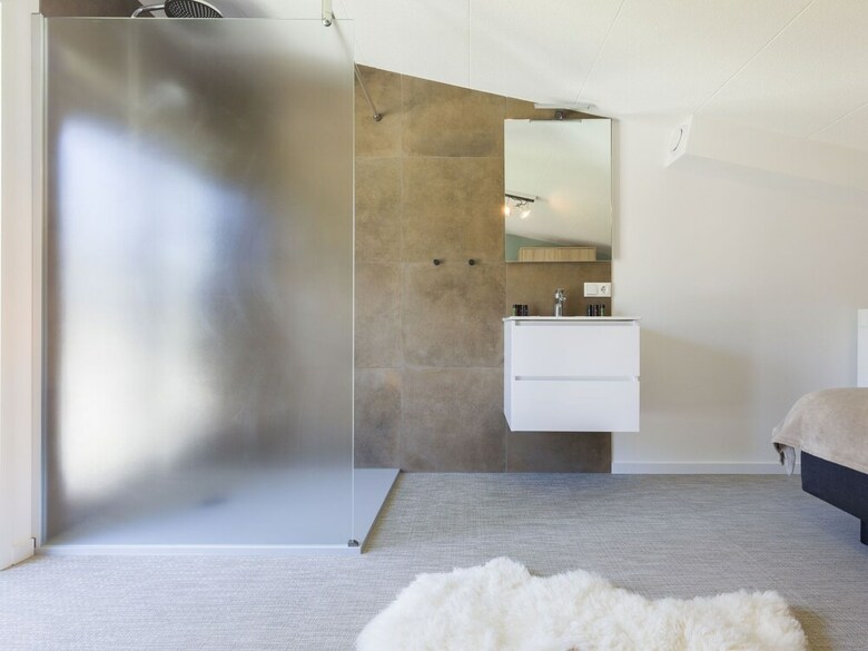 Luxurious Lodge With Two Bathrooms, Only 200m From The Beach