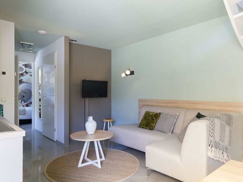 Luxurious Lodge With Two Bathrooms, Only 200m From The Beach