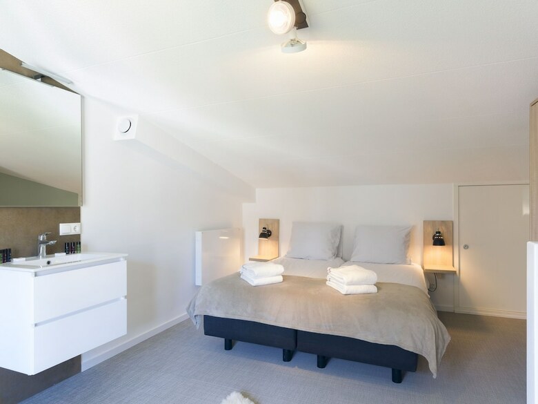 Luxurious Lodge With Two Bathrooms, Only 200m From The Beach