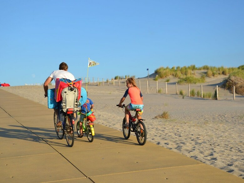 Spacious Chalet With A Terrace At 200 M. From The Beach