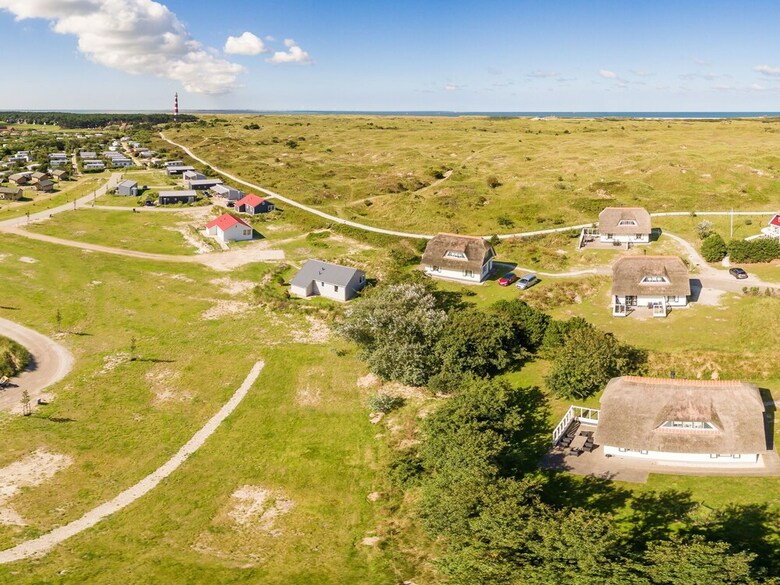 Modern Lodge With Two Bath Rooms, At 1.5 Km. From The Beach
