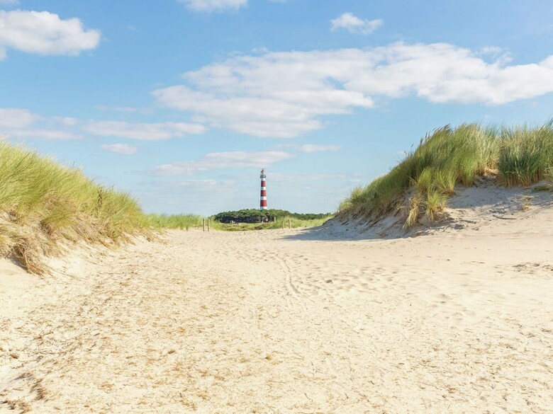 Modern Lodge With Two Bath Rooms, At 1.5 Km. From The Beach
