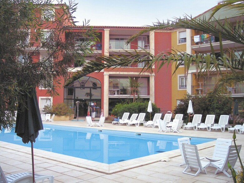 Colorful Apartment With AC At 150 M. From The Beach