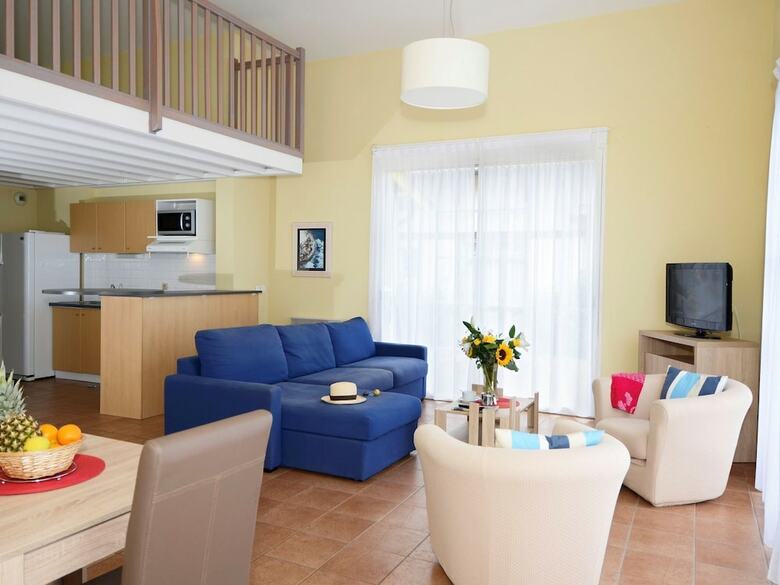Semi-detached Holiday Home In Green Surroundings