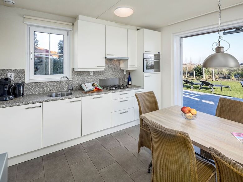 Detached Villa With Dishwasher, 400 M. From The Beach
