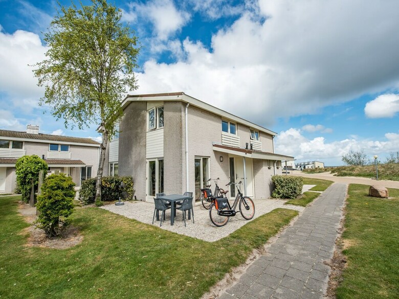 Restyled Bungalow With Dishwasher, Beach At Walking Distance
