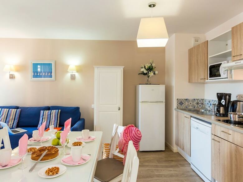 Comfortable Apartment With A View On The Beach And The Sea