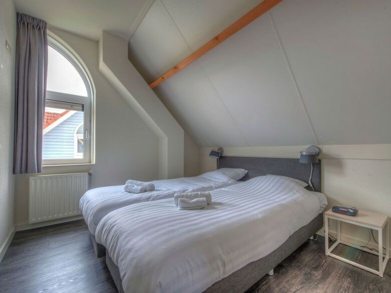 Comfortable Villa With Combi-microwave, 1 Km. From The Beach