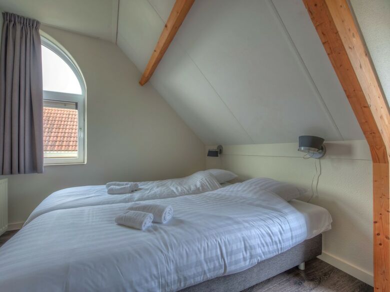 Comfortable Villa With Combi-microwave, 1 Km. From The Beach