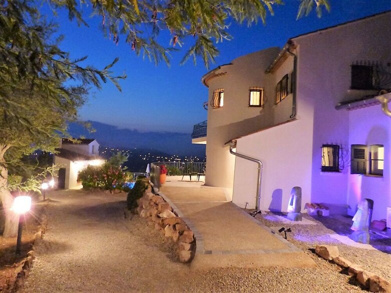 Uxurious Villa In Fr�jus With Heated Pool & Panoramic View