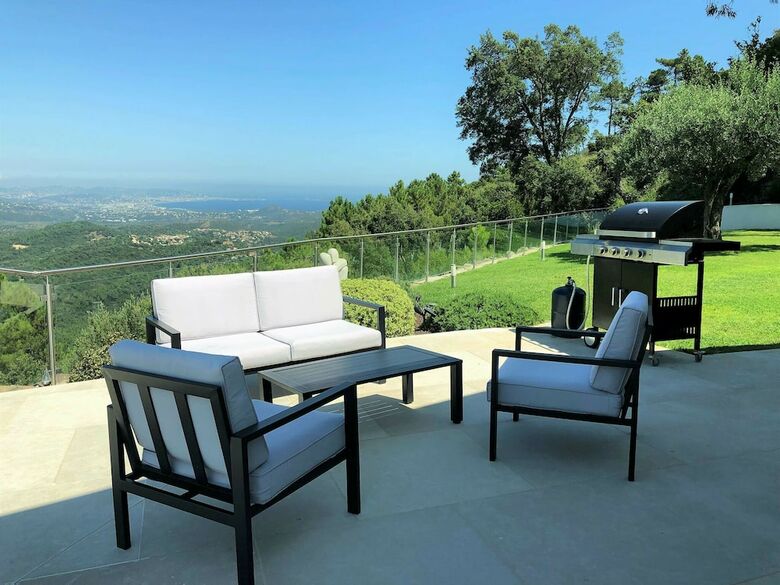 Uxurious Villa In Fr�jus With Heated Pool & Panoramic View