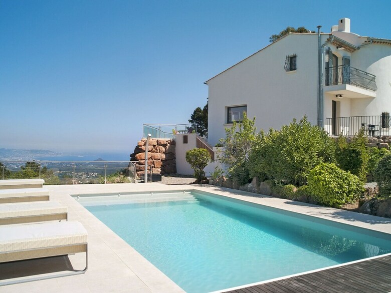 Uxurious Villa In Fr�jus With Heated Pool & Panoramic View