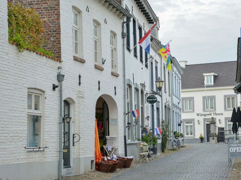 Comfortable House With A View On The Harbor, In A Water Area