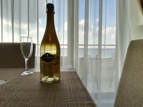 Aristocracy Summerland Apartment