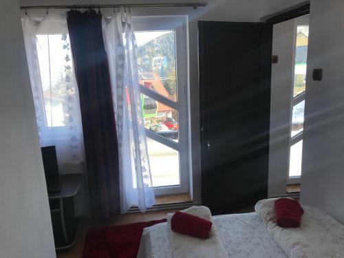 Hostal Pensiunea White House