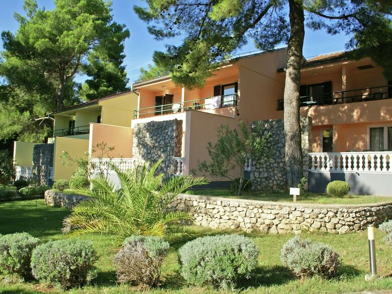 Apartment With Sea View And Ac, 12km From Sibenik