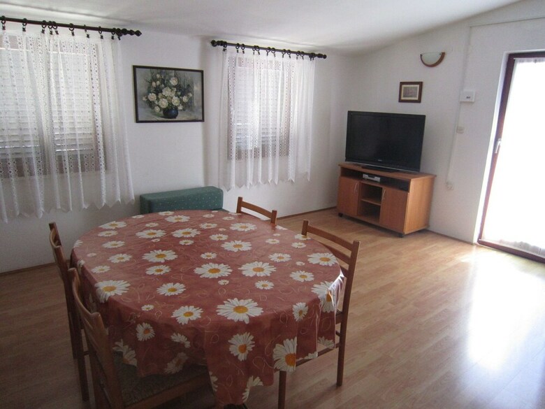 Elegant Apartment In Dalmatia With Garden