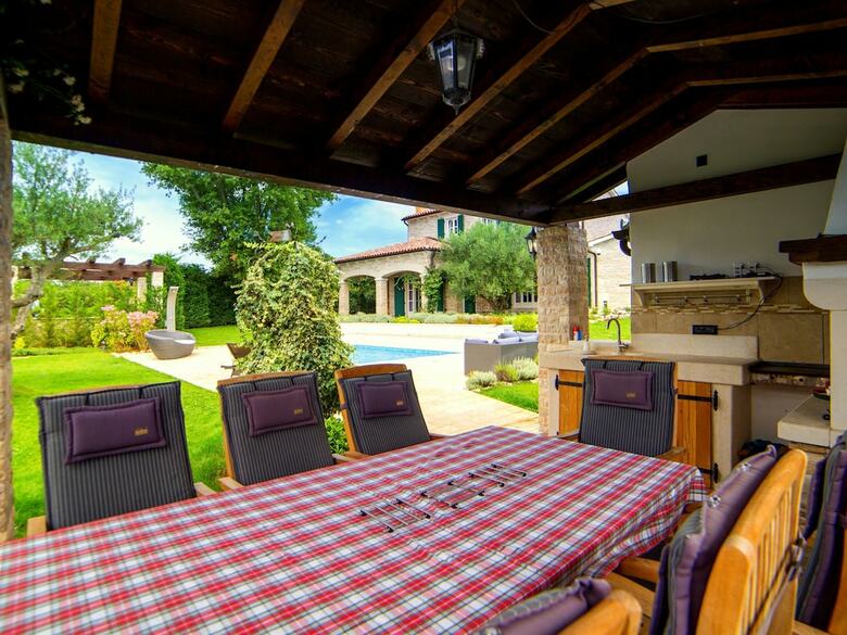 Lush Villa In Baderna With Artistic Interiors & Pool