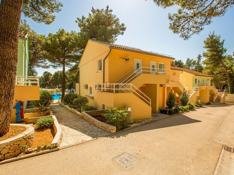Well-kept Apartment With AC Just 12km From Sibenik