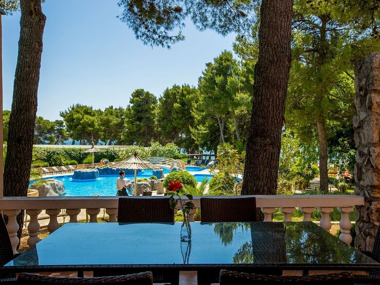 Well-kept Apartment With AC Just 12km From Sibenik