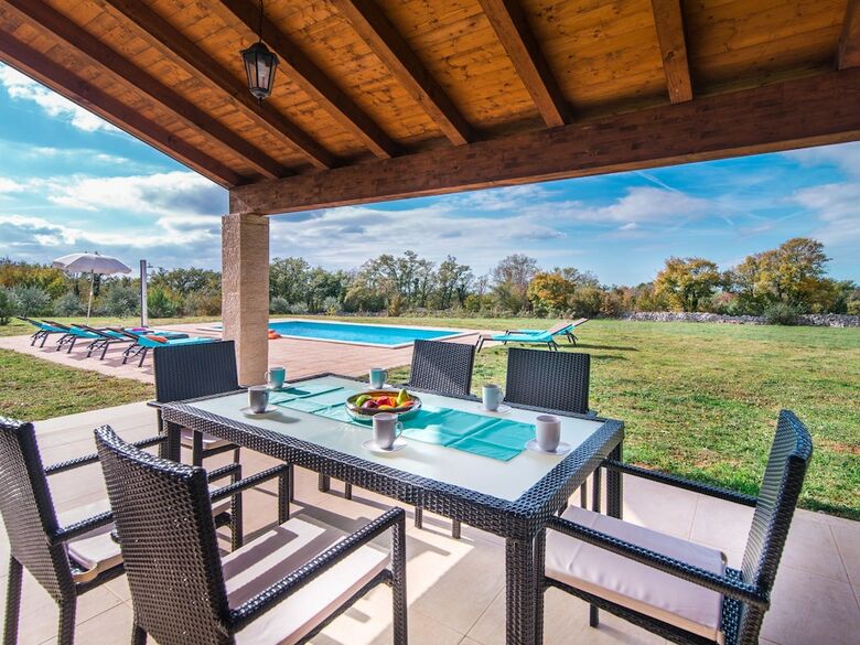 Detached Villa With Private Pool And Large Garden, In A Quiet Area